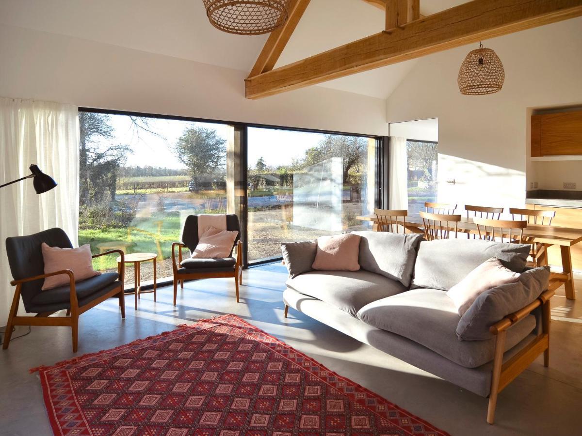 High Cogges Farm Holiday Cottages - The Cart Shed Вітні Екстер'єр фото