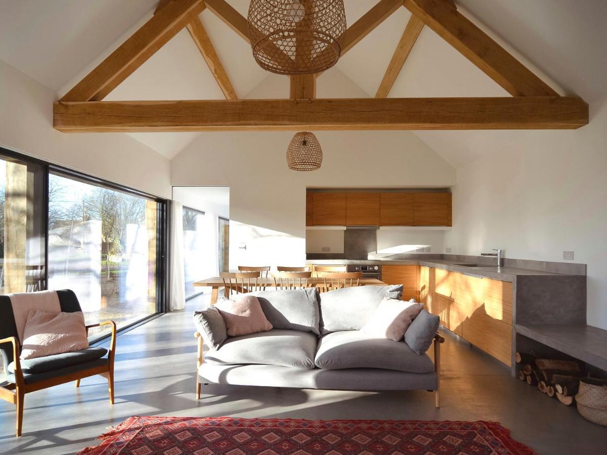 High Cogges Farm Holiday Cottages - The Cart Shed Вітні Екстер'єр фото