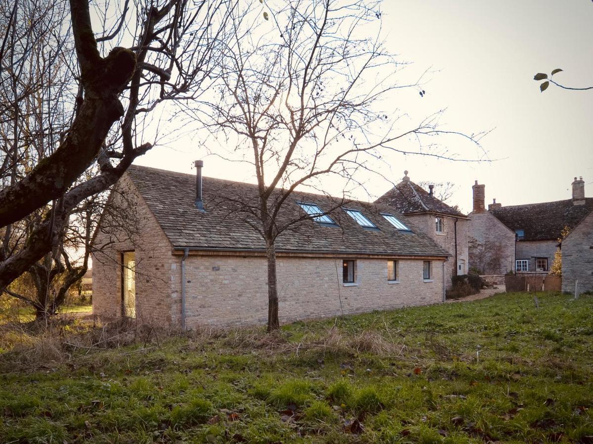 High Cogges Farm Holiday Cottages - The Cart Shed Вітні Екстер'єр фото
