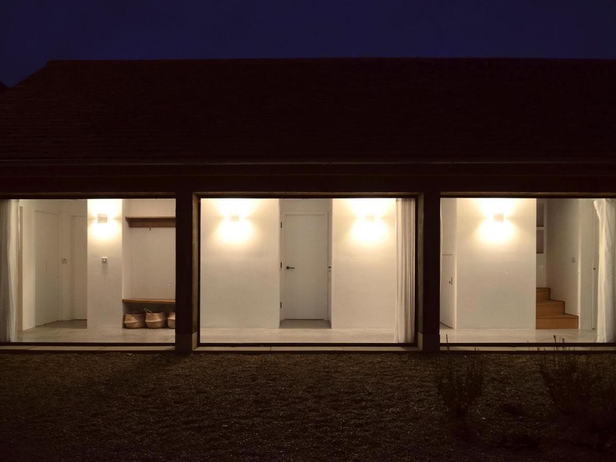 High Cogges Farm Holiday Cottages - The Cart Shed Вітні Екстер'єр фото