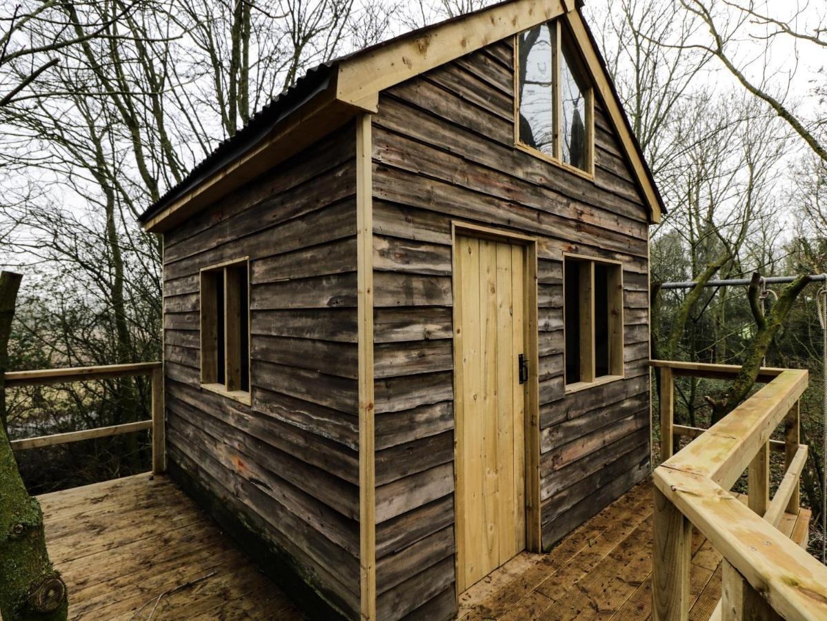 High Cogges Farm Holiday Cottages - The Cart Shed Вітні Екстер'єр фото